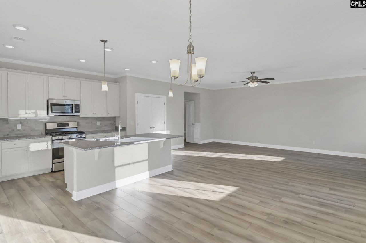 611 Thunder Gulch Avenue Photo 14