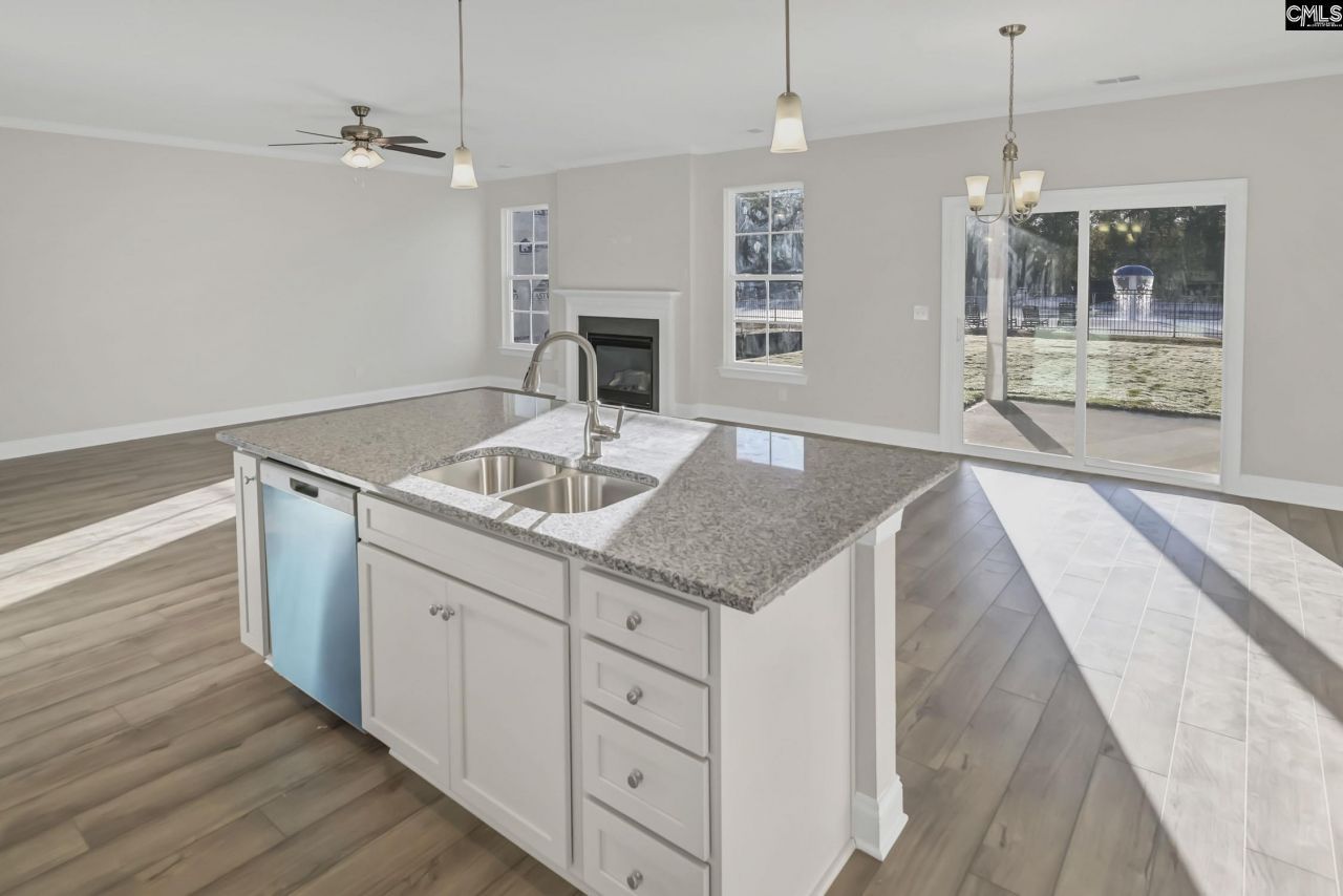 611 Thunder Gulch Avenue Photo 15