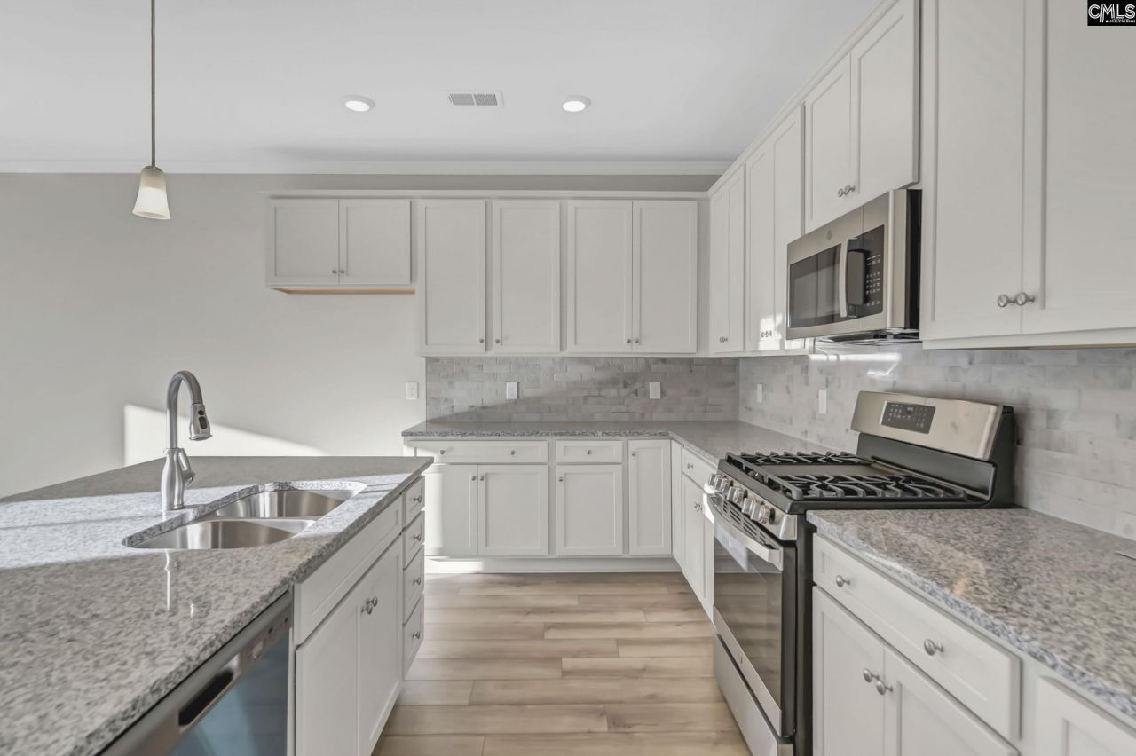 611 Thunder Gulch Avenue Photo 18