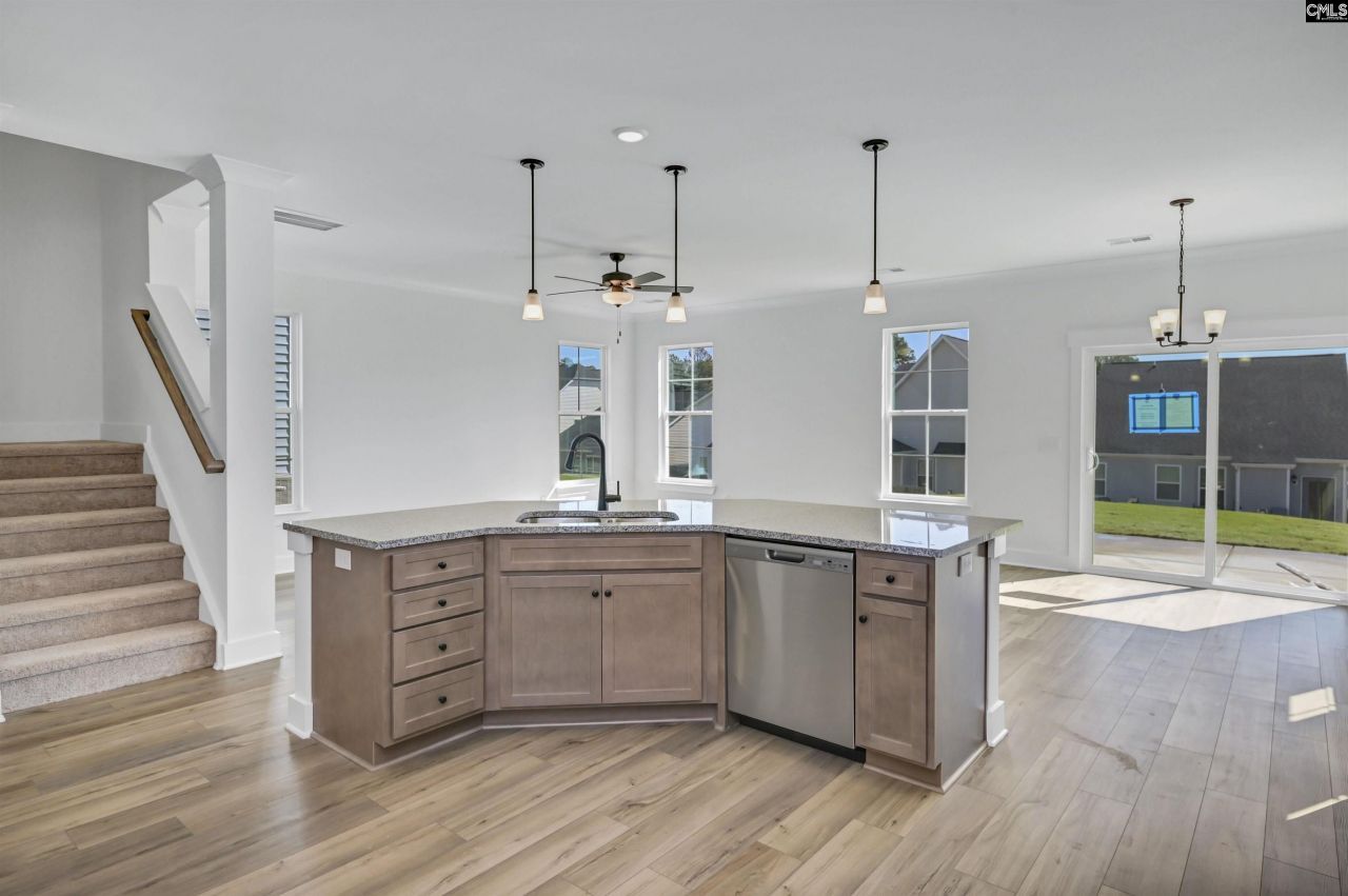 612 Thunder Gulch Avenue Photo 10