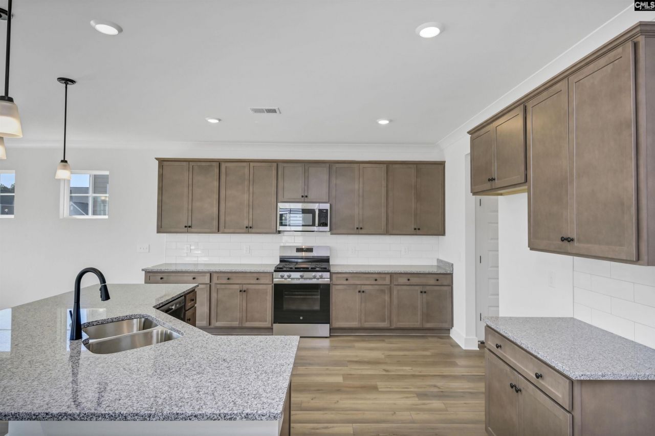 612 Thunder Gulch Avenue Photo 13