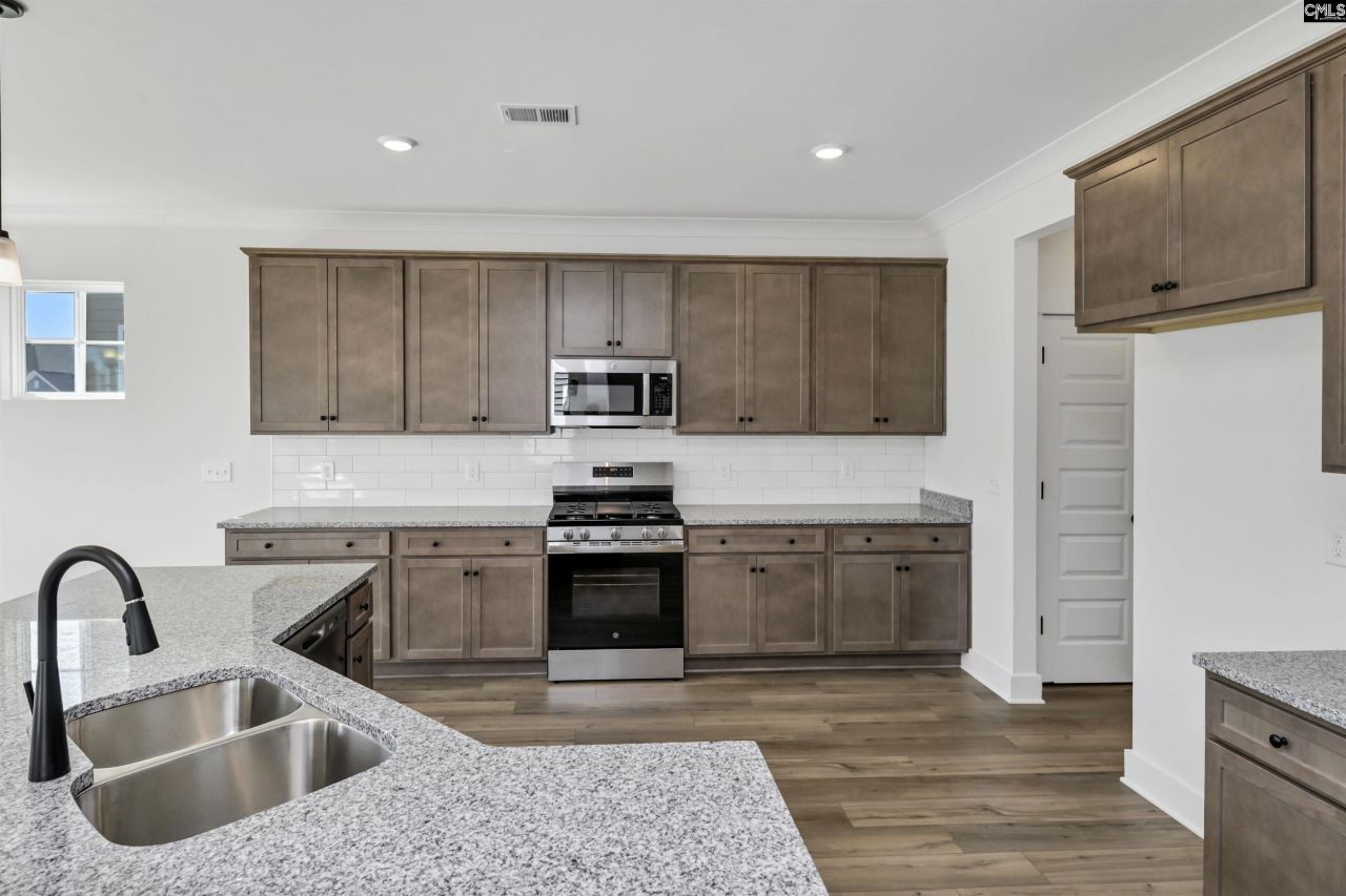 612 Thunder Gulch Avenue Photo 14