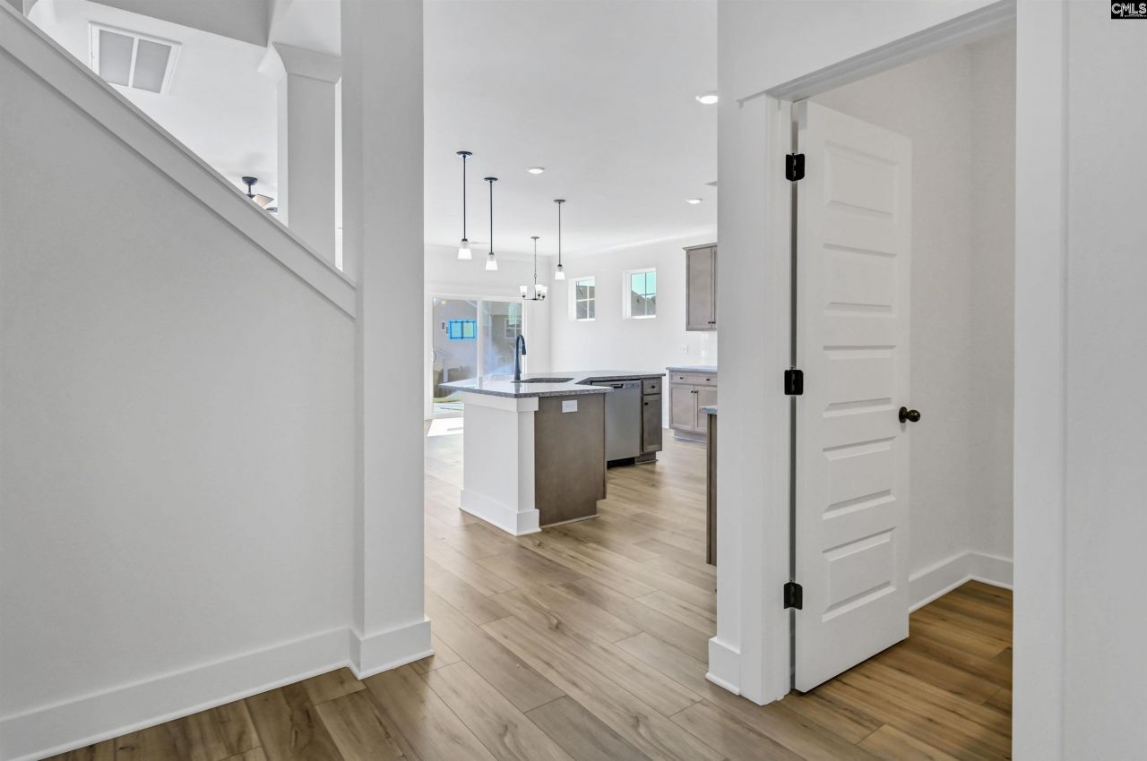 612 Thunder Gulch Avenue Photo 5