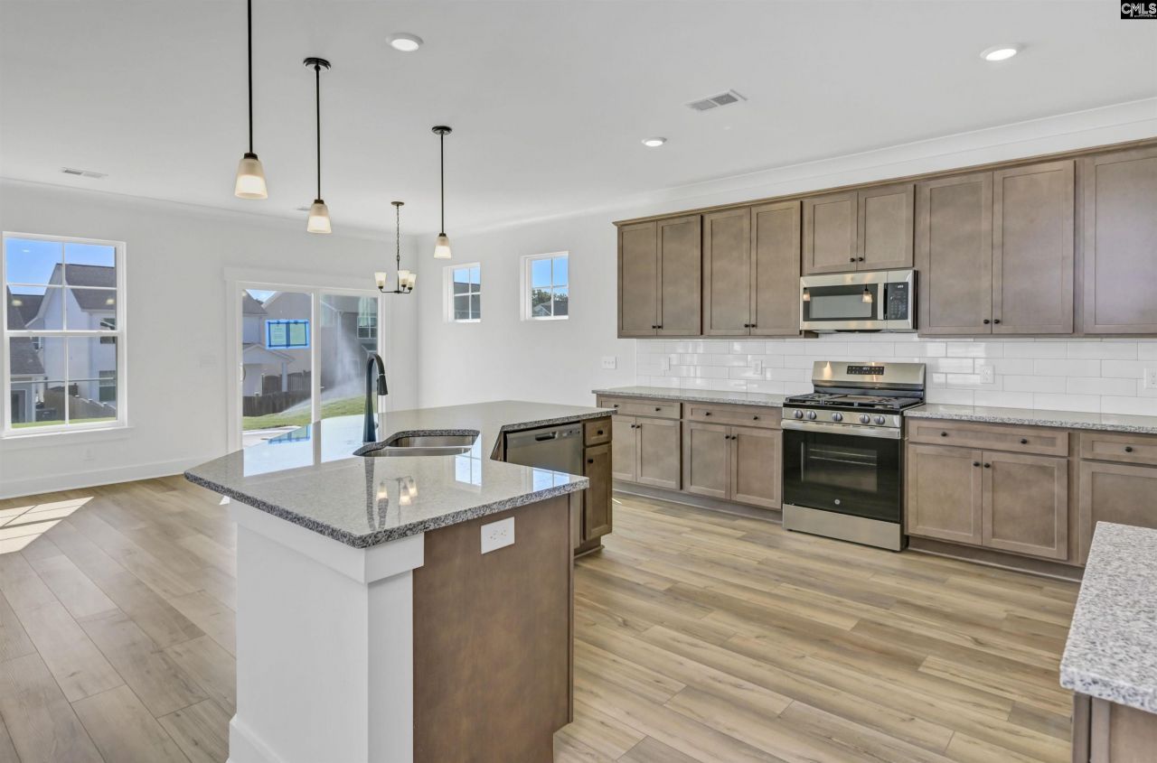 612 Thunder Gulch Avenue Photo 7