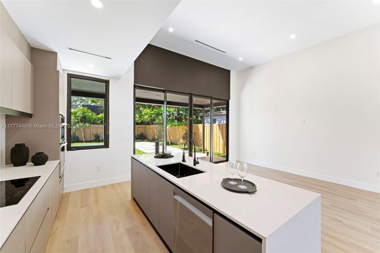 412 NW 47th St, Miami, FL 33127 Photo