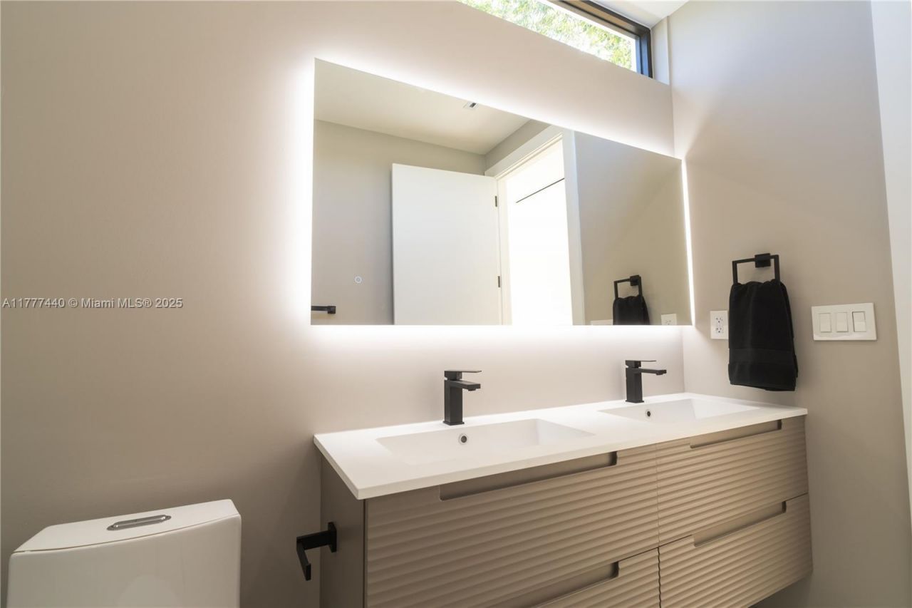 412 NW 47th St, Miami, FL 33127 Photo