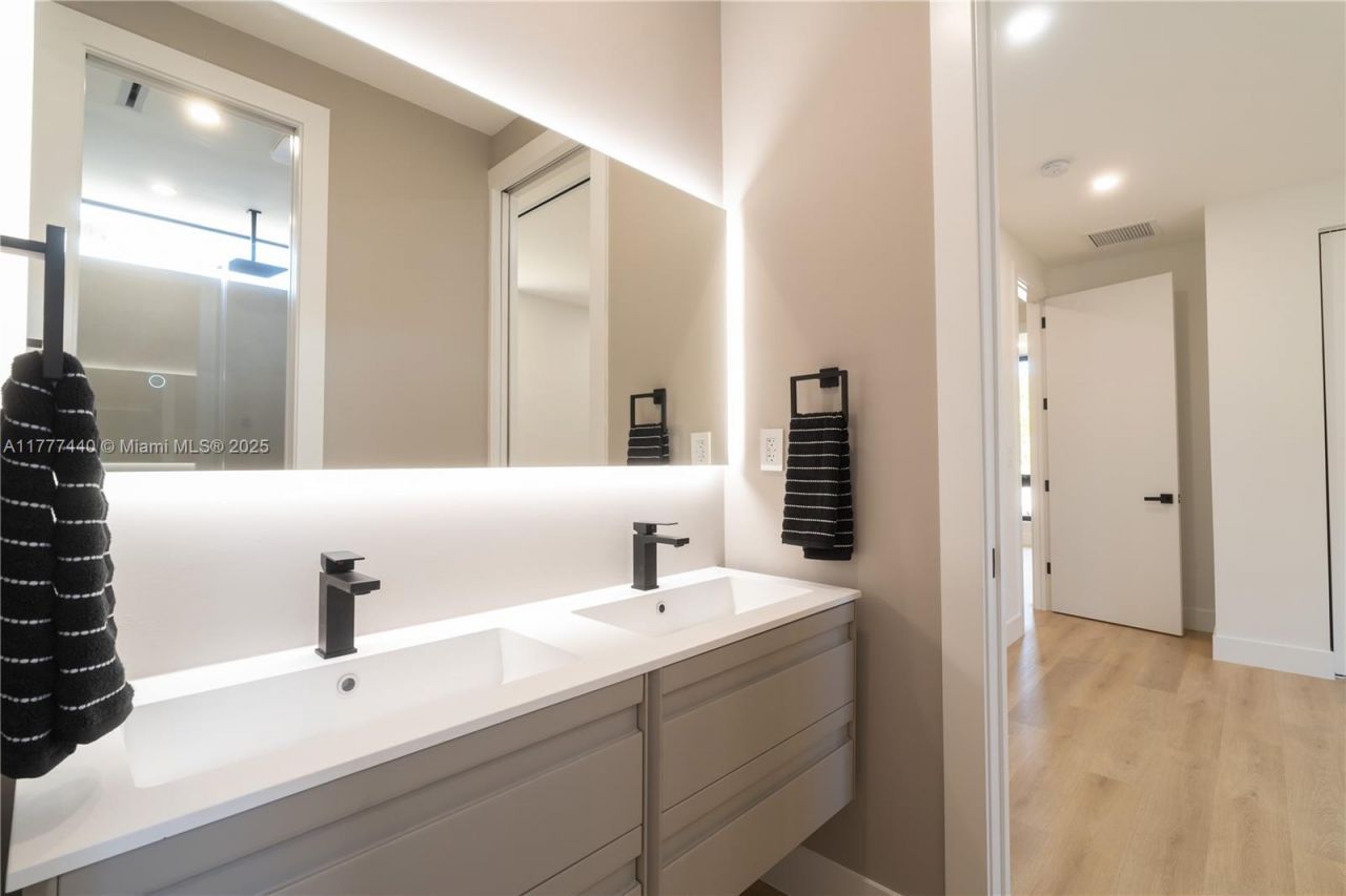 412 NW 47th St, Miami, FL 33127 Photo