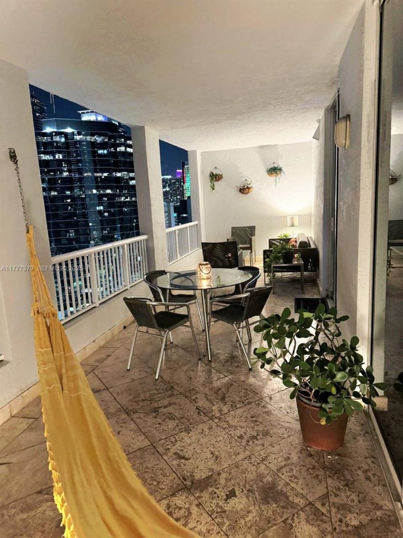 170 SE 14th St, Unit 2705, Miami, FL 33131 Photo