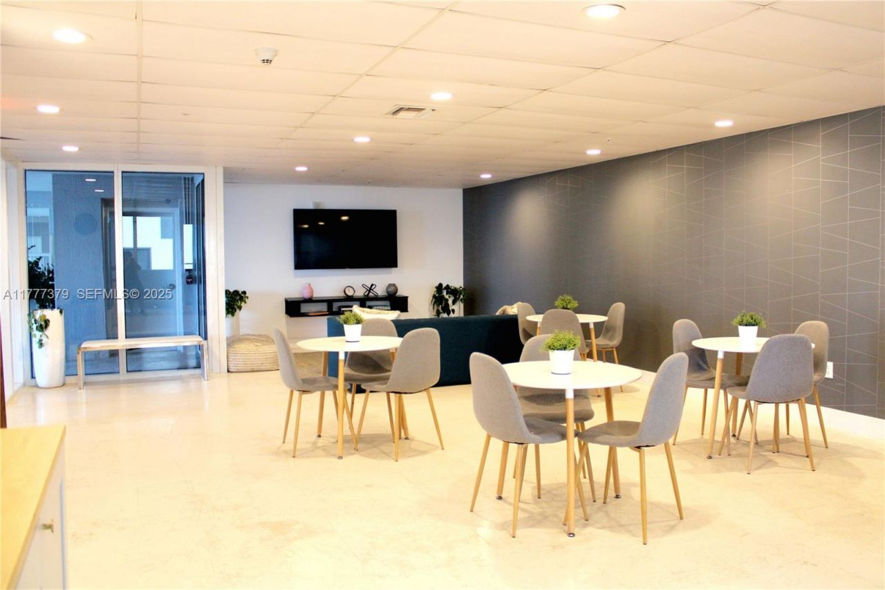 170 SE 14th St, Unit 2705, Miami, FL 33131 Photo