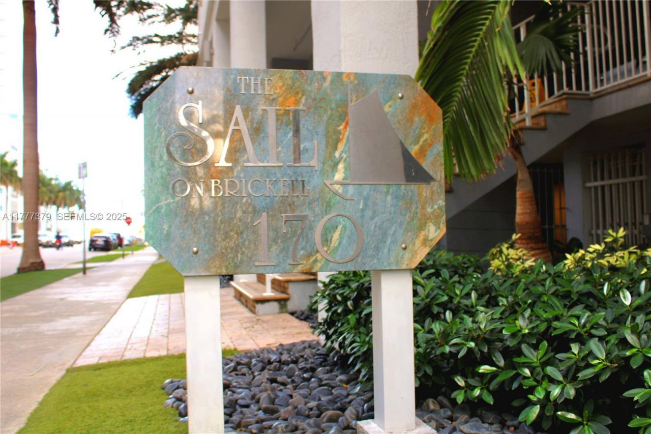 170 SE 14th St, Unit 2705, Miami, FL 33131 Photo