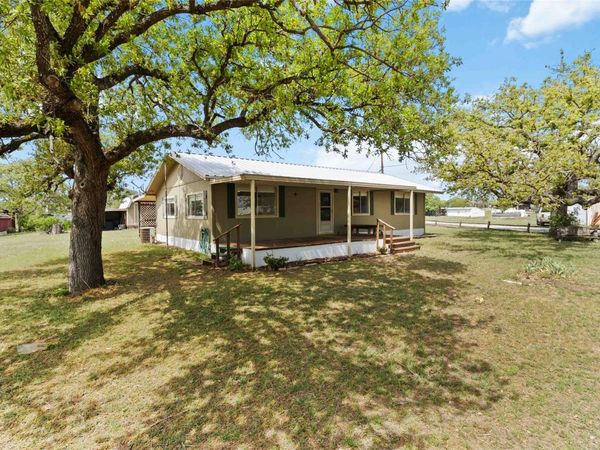 1515 Bee LN, Tow, TX 78672