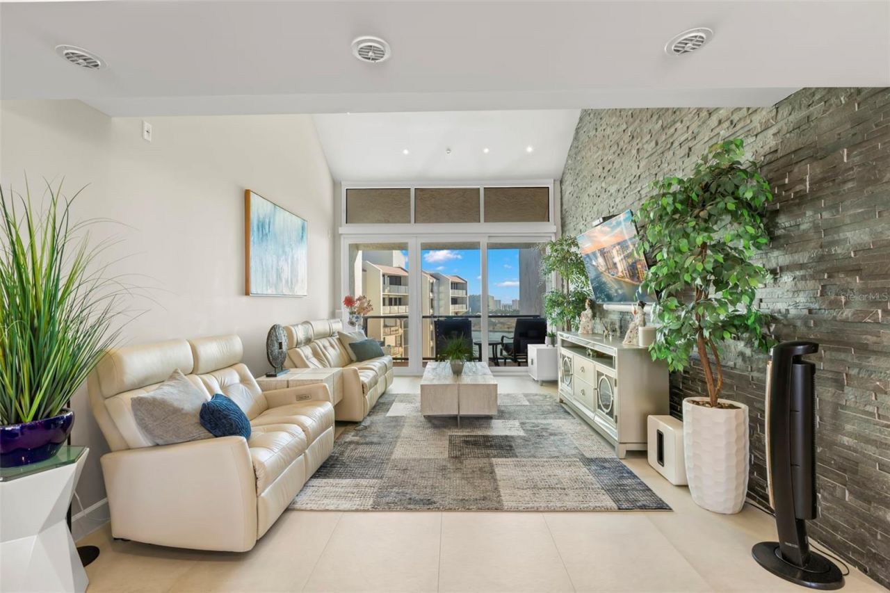 440 S Gulfview Boulevard, Unit 1701, Clearwater Beach, FL 33767 Photo