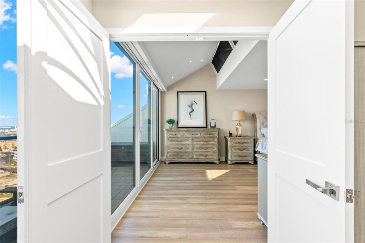 440 S Gulfview Boulevard, Unit 1701, Clearwater Beach, FL 33767 Photo