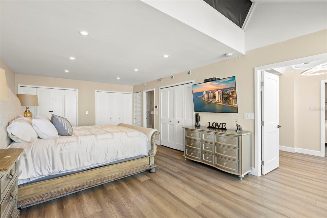 440 S Gulfview Boulevard, Unit 1701, Clearwater Beach, FL 33767 Photo