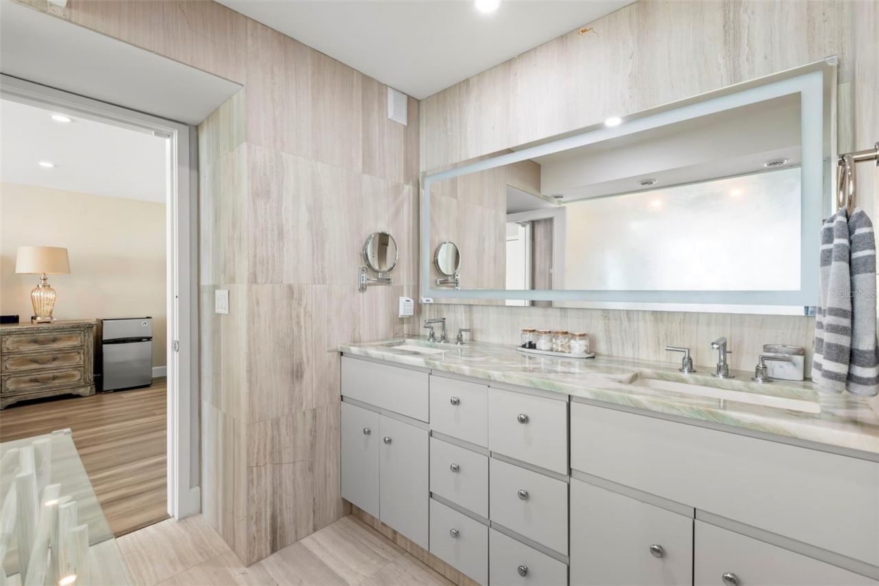 440 S Gulfview Boulevard, Unit 1701, Clearwater Beach, FL 33767 Photo