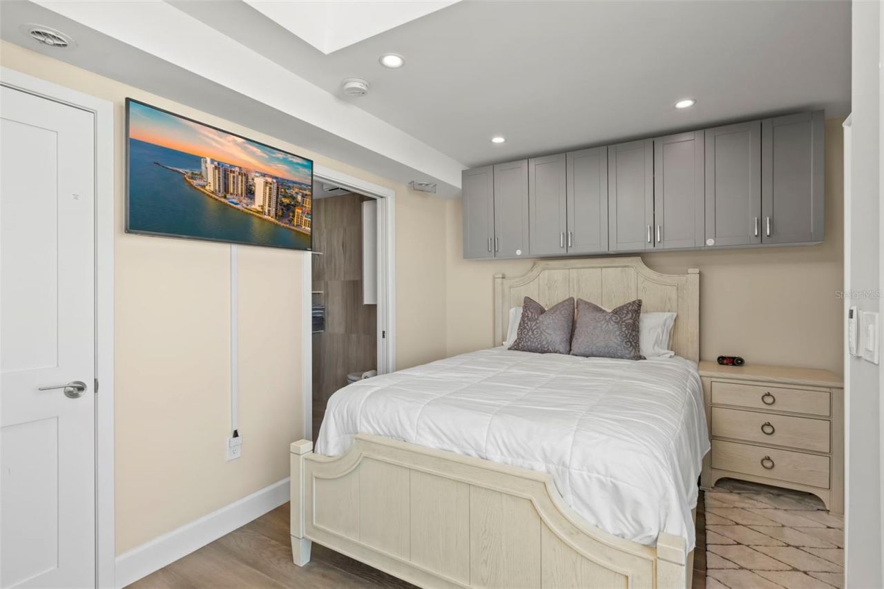 440 S Gulfview Boulevard, Unit 1701, Clearwater Beach, FL 33767 Photo