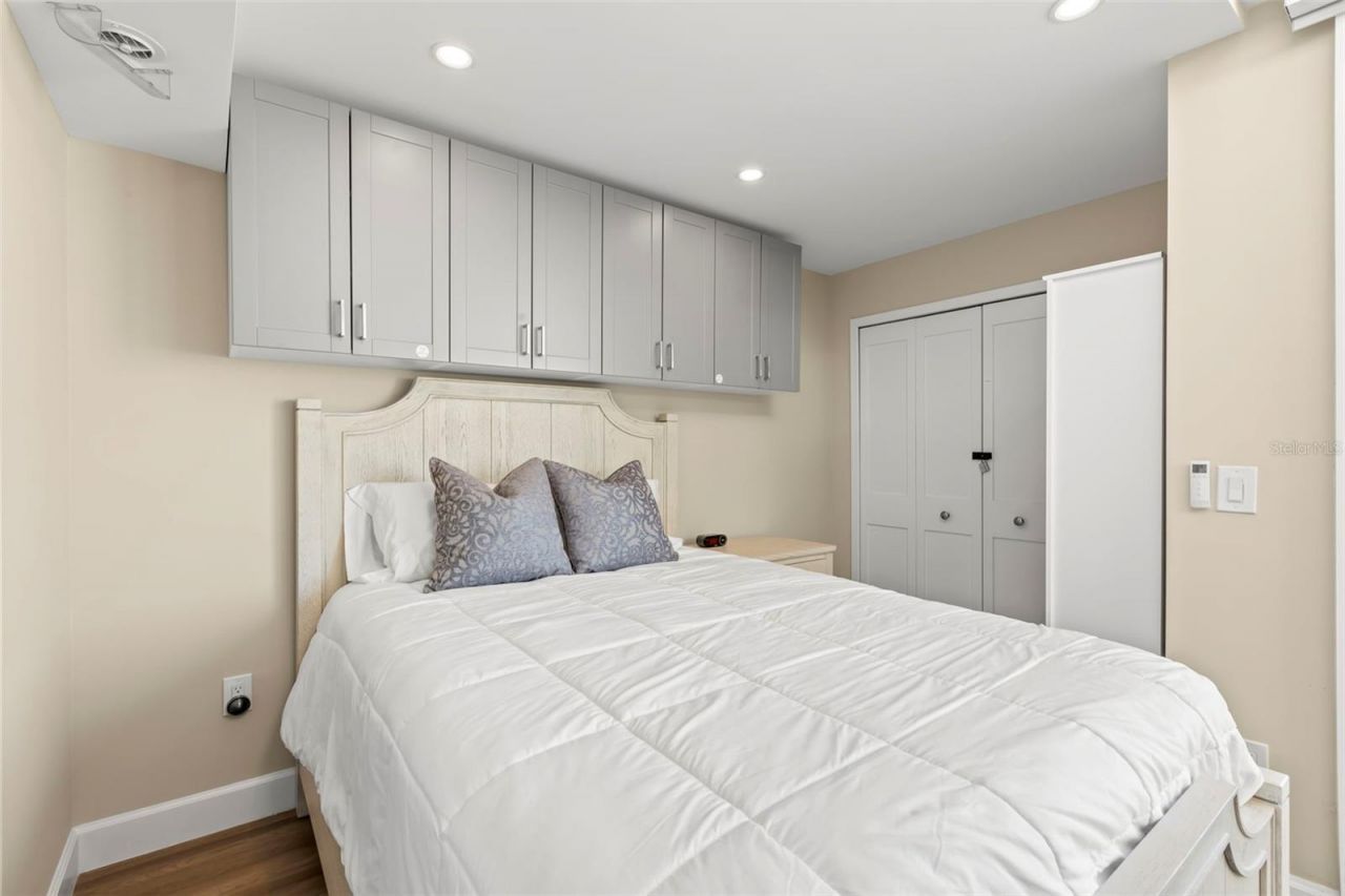 440 S Gulfview Boulevard, Unit 1701, Clearwater Beach, FL 33767 Photo