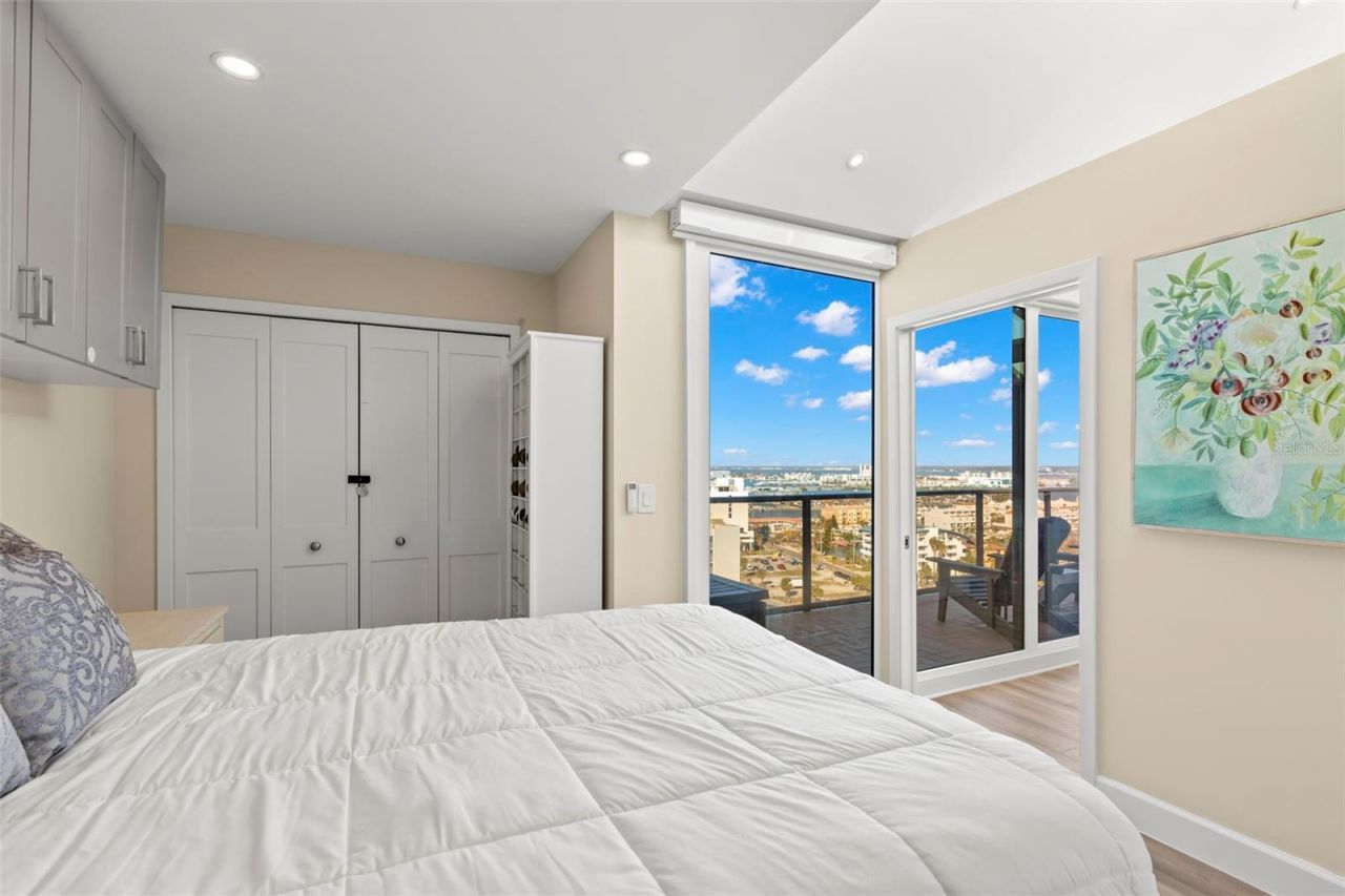 440 S Gulfview Boulevard, Unit 1701, Clearwater Beach, FL 33767 Photo