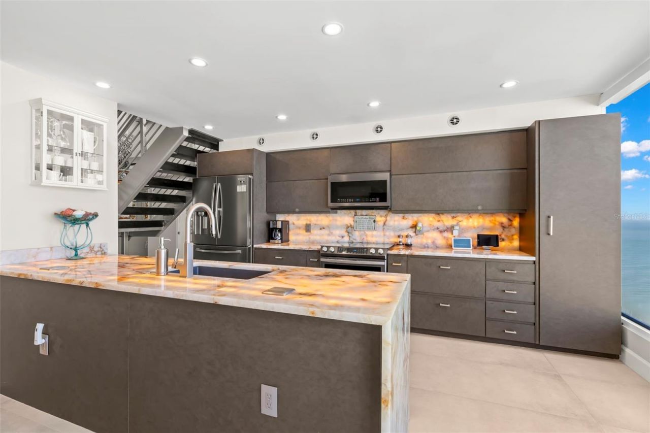 440 S Gulfview Boulevard, Unit 1701, Clearwater Beach, FL 33767 Photo