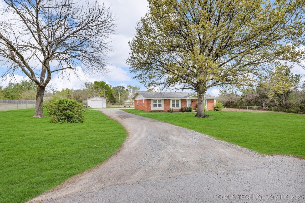 11777 E Oak Street, Claremore, OK 74019 Main Photo