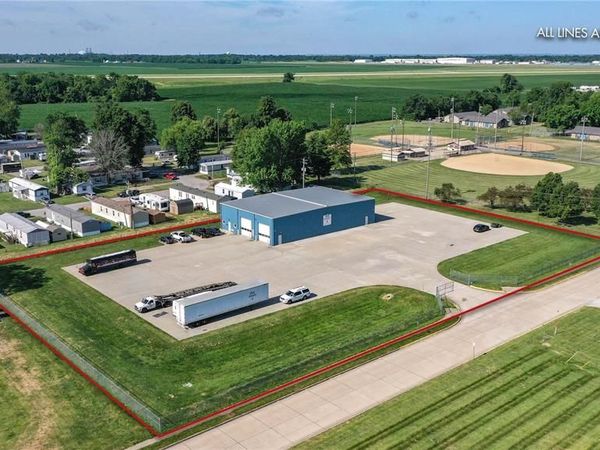 300 Rue Des Chateau Street, Bethalto, IL 62010