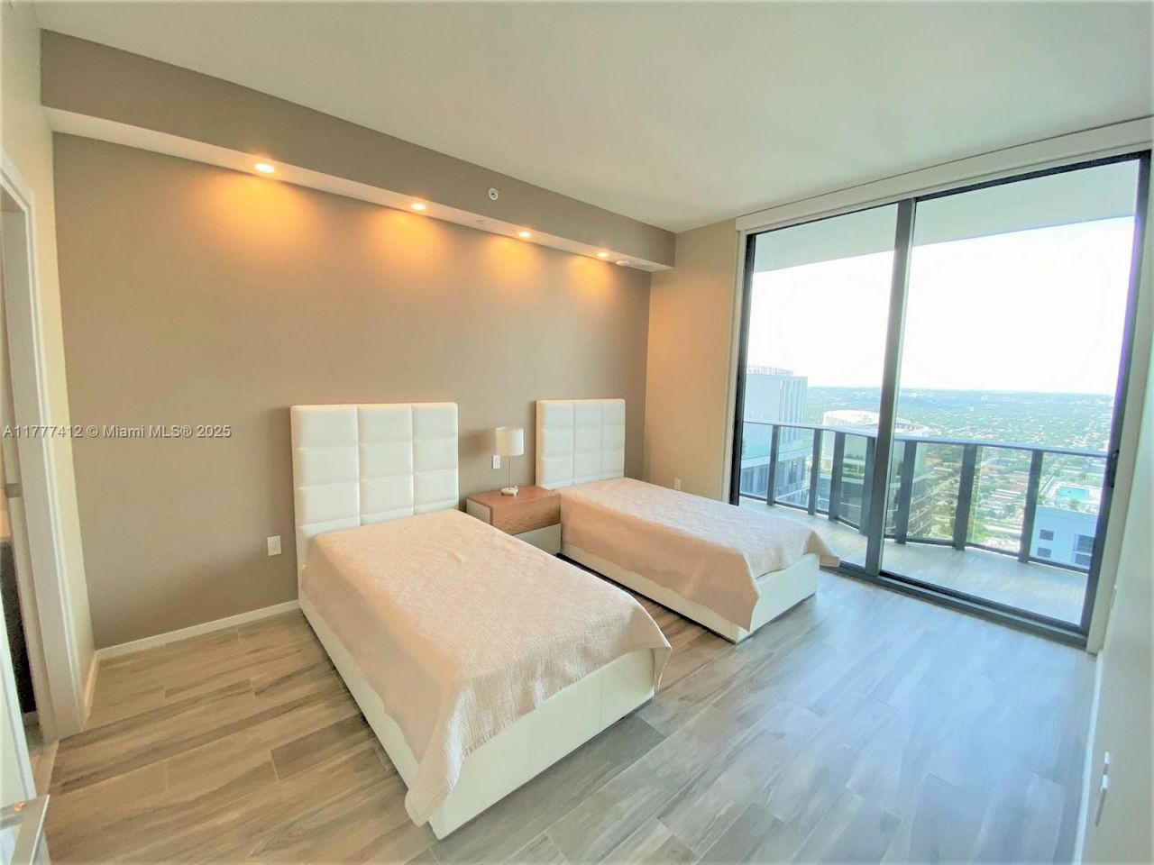 801 S Miami Ave, Unit 5410, Miami, FL 33130 Photo