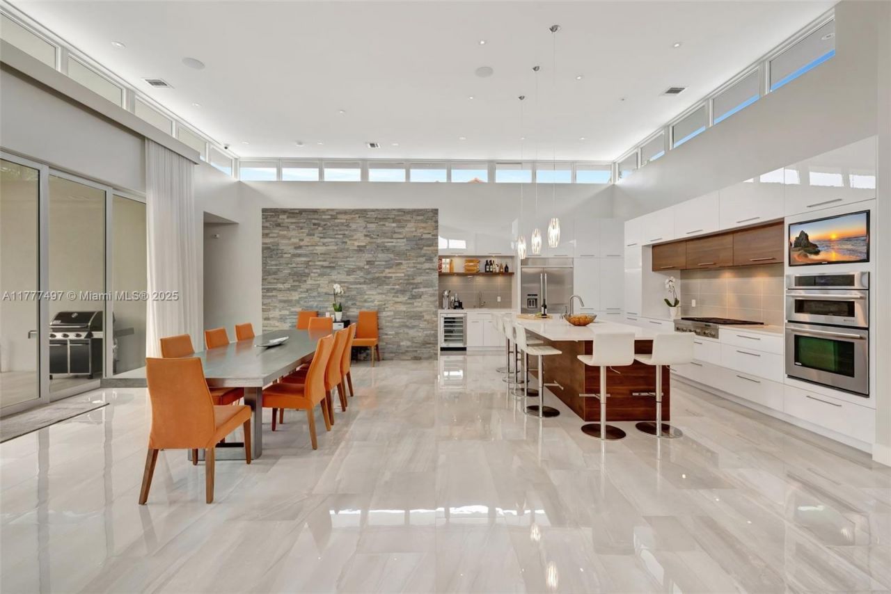 907 Diplomat Pkwy, Hallandale Beach, FL 33009 Photo