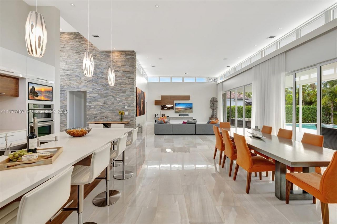 907 Diplomat Pkwy, Hallandale Beach, FL 33009 Photo