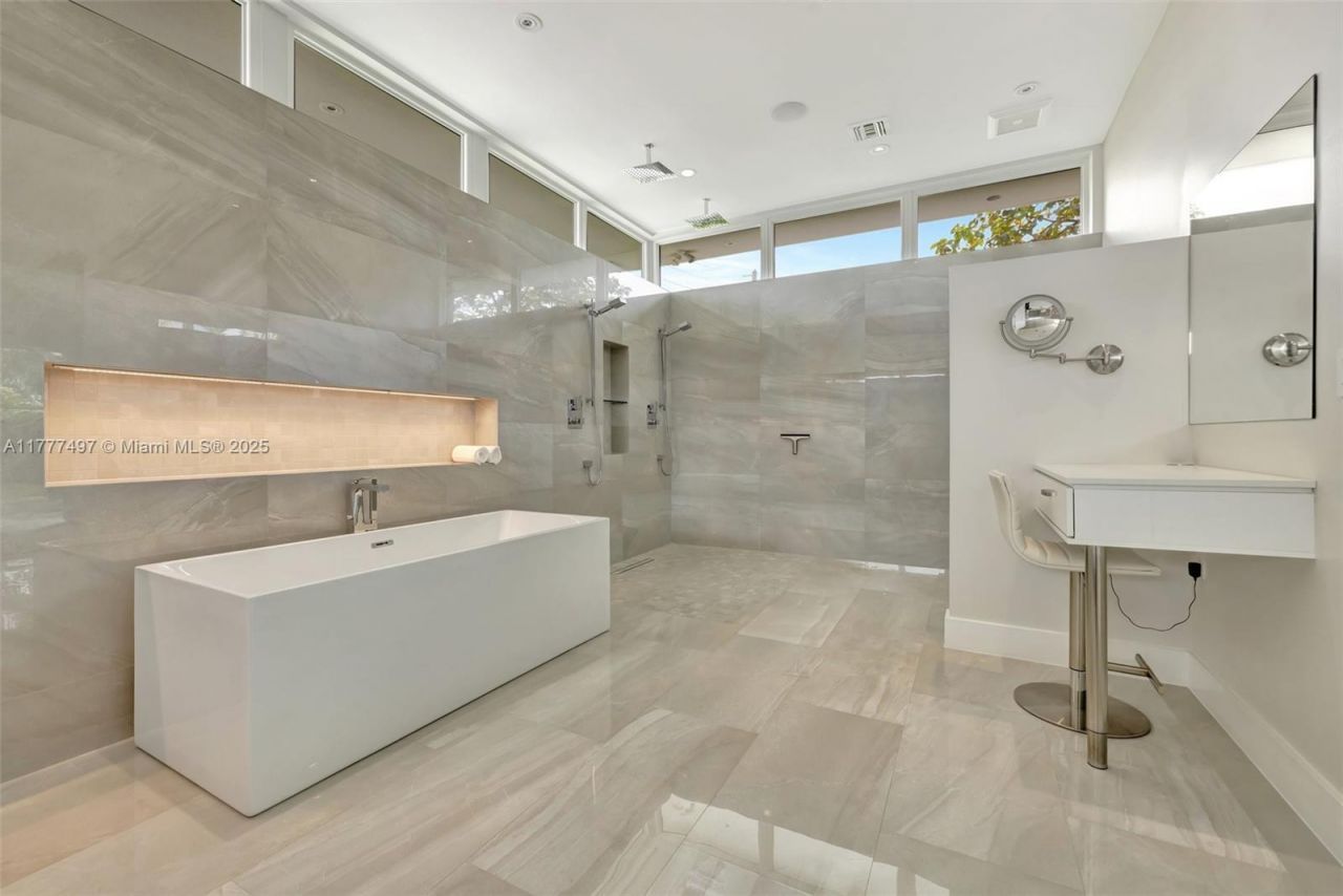 907 Diplomat Pkwy, Hallandale Beach, FL 33009 Photo