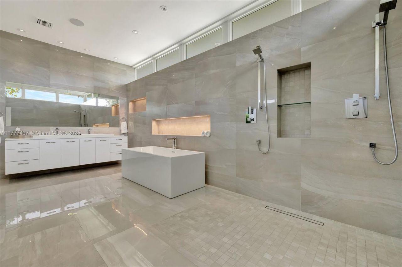 907 Diplomat Pkwy, Hallandale Beach, FL 33009 Photo