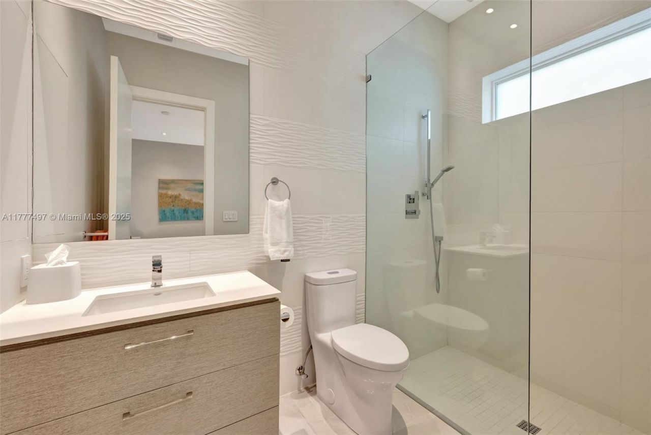 907 Diplomat Pkwy, Hallandale Beach, FL 33009 Photo