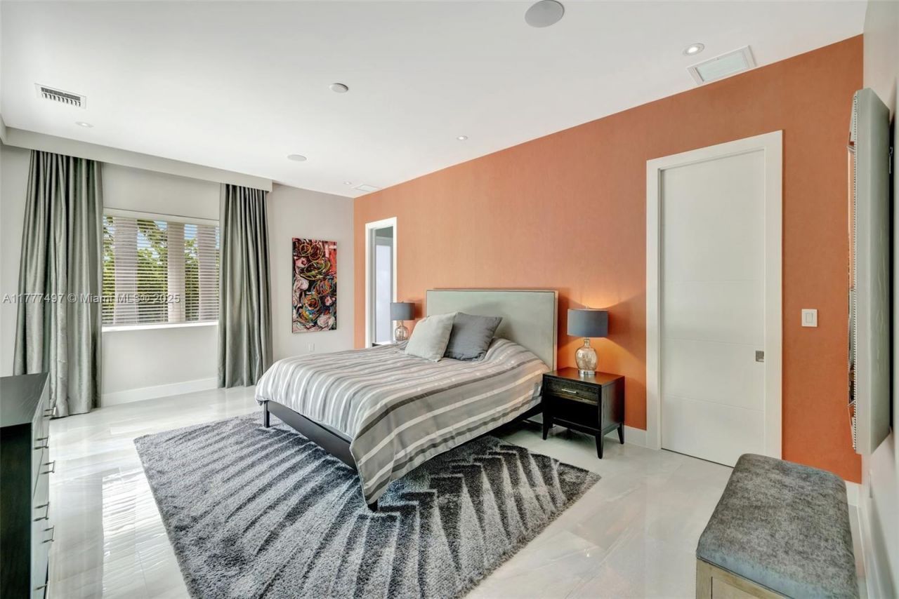 907 Diplomat Pkwy, Hallandale Beach, FL 33009 Photo