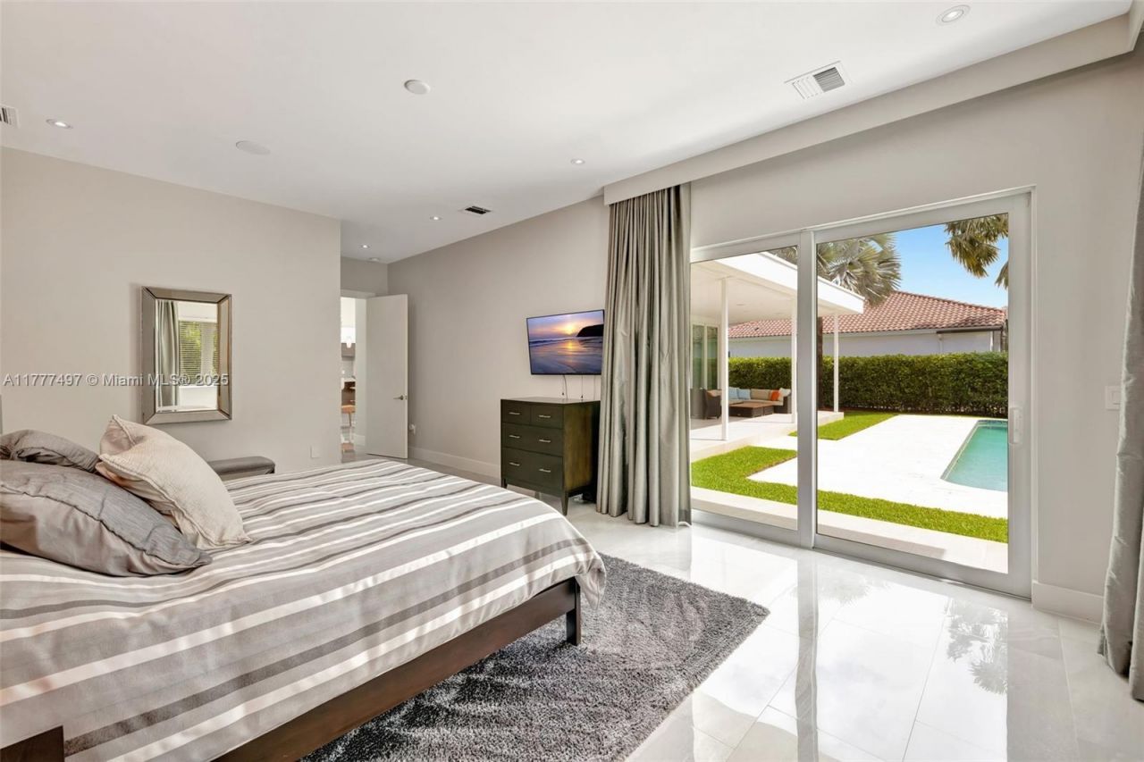 907 Diplomat Pkwy, Hallandale Beach, FL 33009 Photo