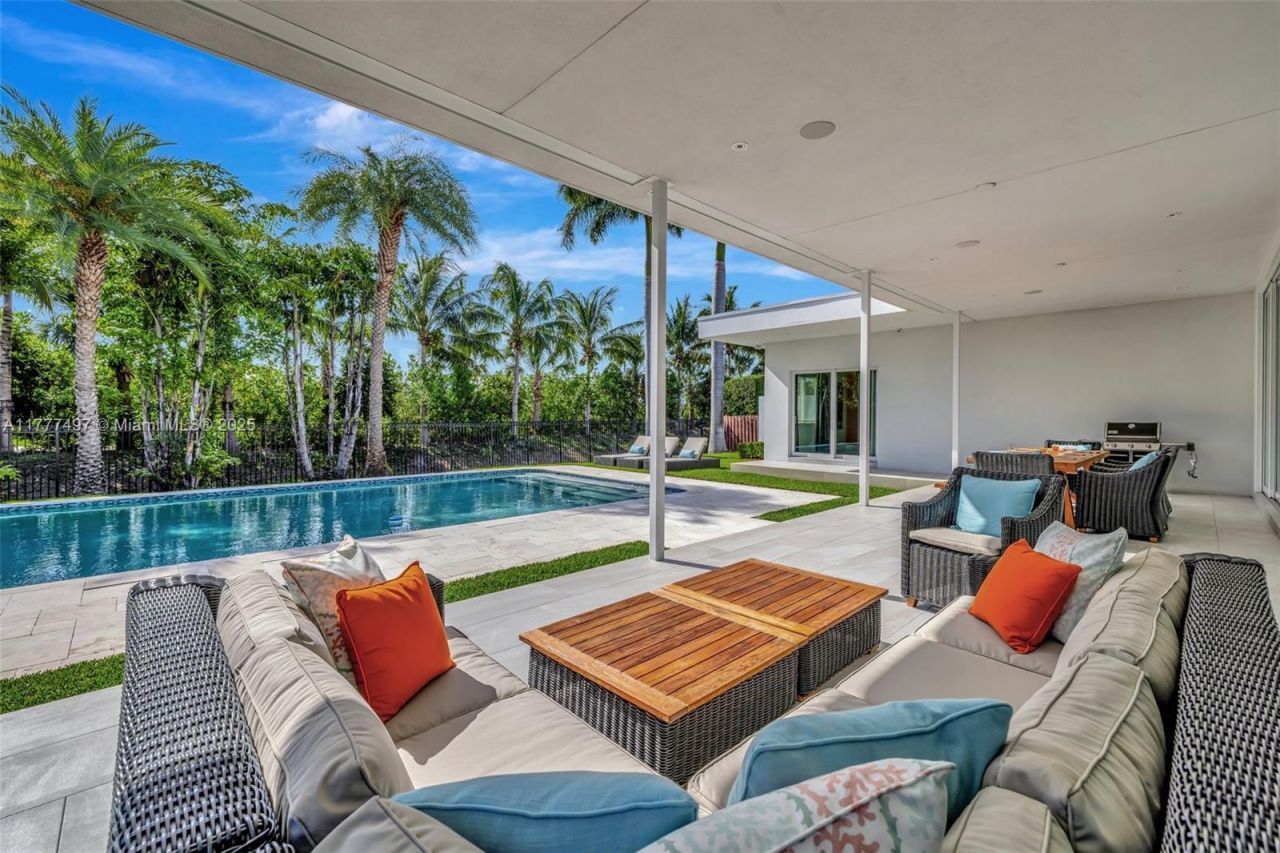 907 Diplomat Pkwy, Hallandale Beach, FL 33009 Photo