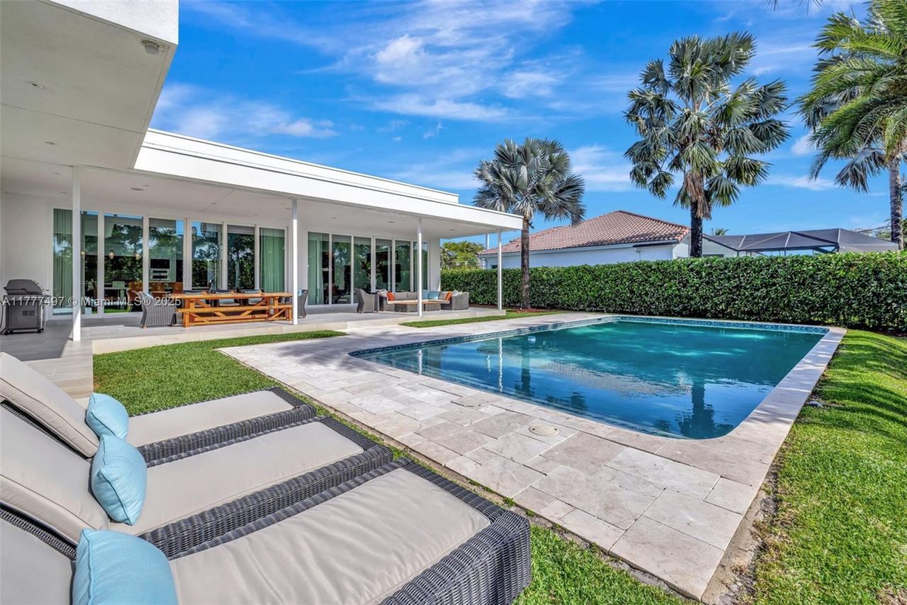 907 Diplomat Pkwy, Hallandale Beach, FL 33009 Photo