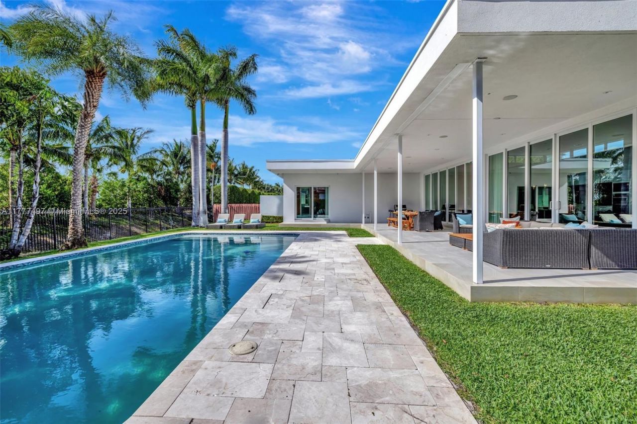 907 Diplomat Pkwy, Hallandale Beach, FL 33009 Photo