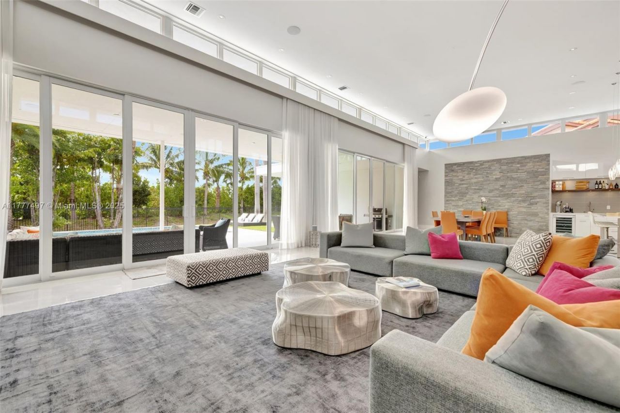 907 Diplomat Pkwy, Hallandale Beach, FL 33009 Photo