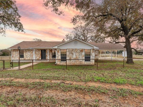 2569 County Road 443, Waelder, TX 78959