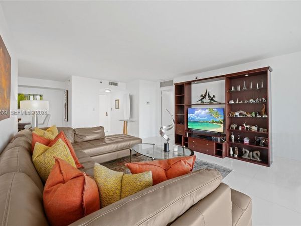 2000 Towerside Ter, Unit 805, Miami, FL 33138