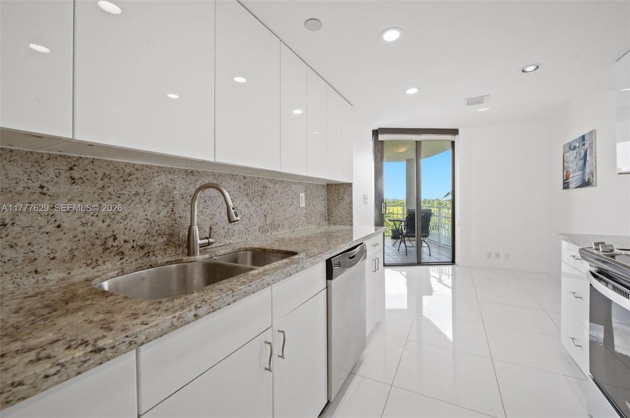 2000 Towerside Ter, Unit 805, Miami, FL 33138 Photo