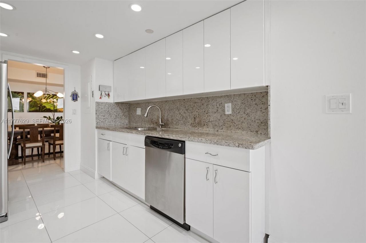 2000 Towerside Ter, Unit 805, Miami, FL 33138 Photo