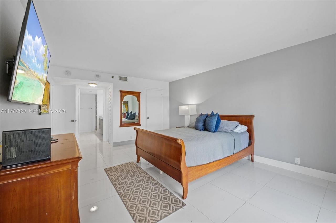 2000 Towerside Ter, Unit 805, Miami, FL 33138 Photo