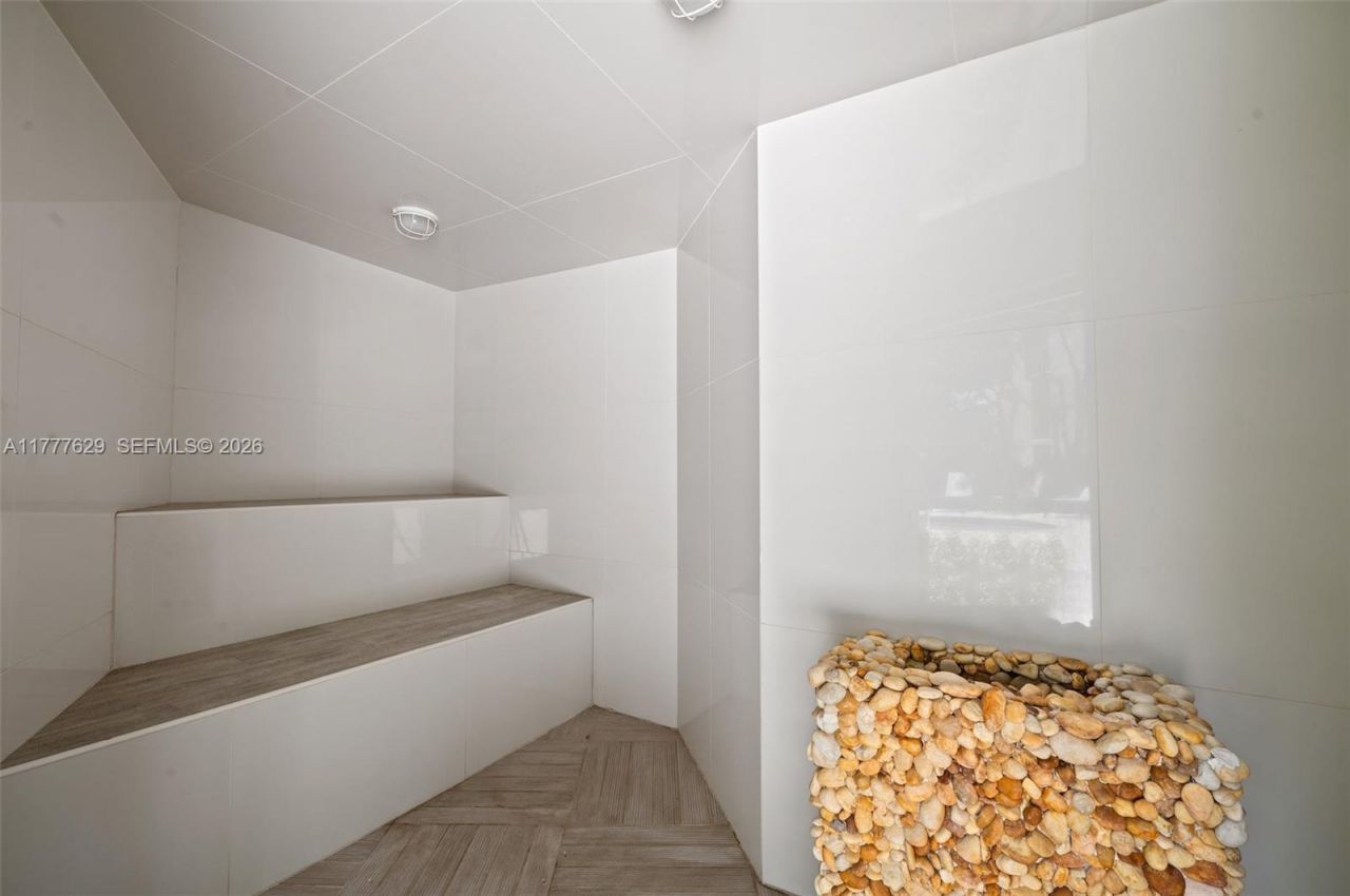 2000 Towerside Ter, Unit 805, Miami, FL 33138 Photo