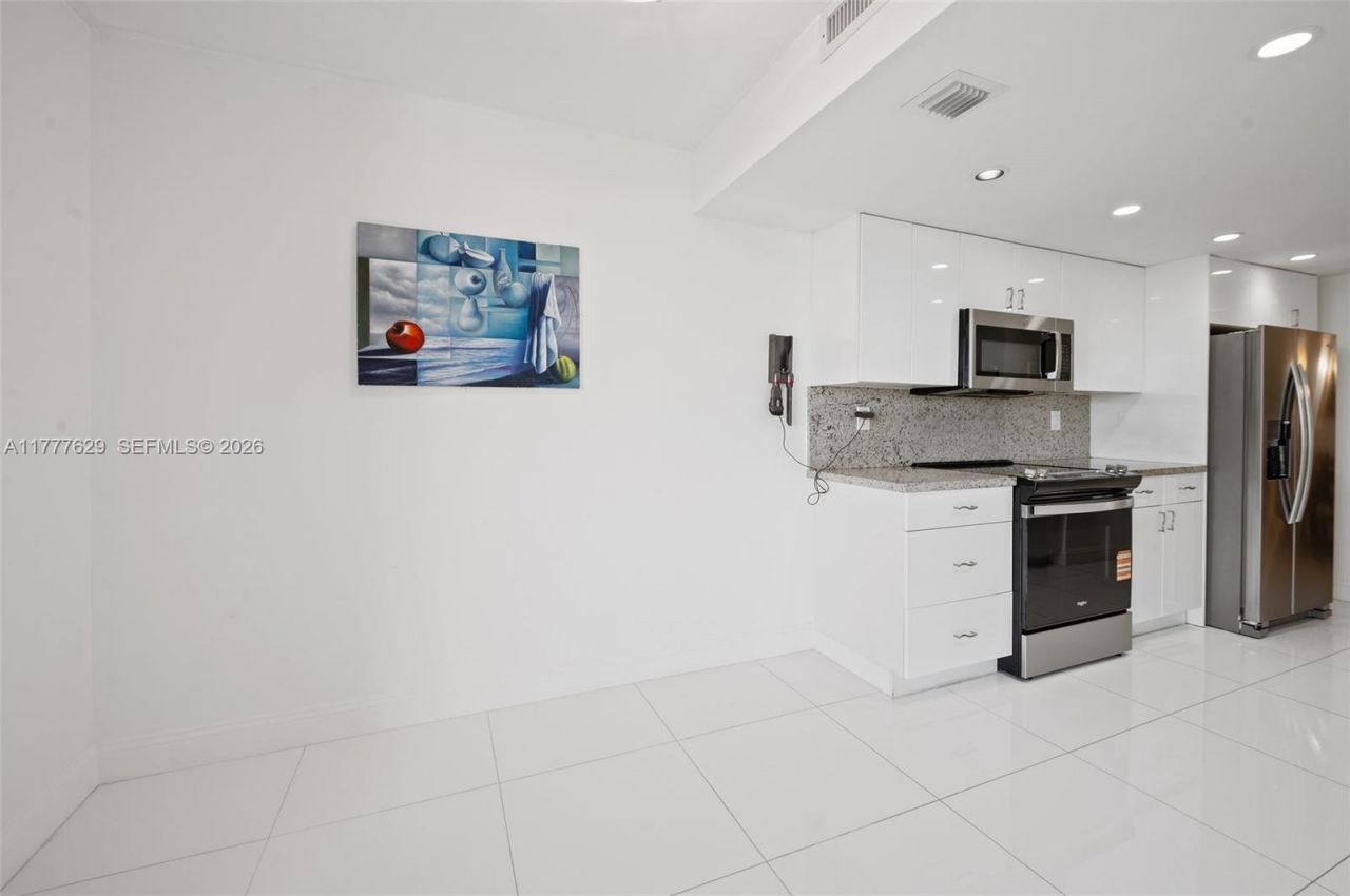 2000 Towerside Ter, Unit 805, Miami, FL 33138 Photo
