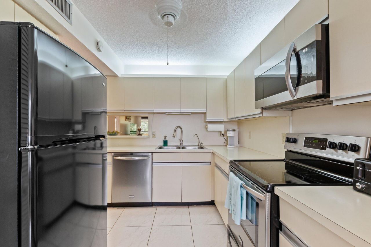 5380 Cedar Lake Drive, Unit 304, Boynton Beach, FL 33437 Photo