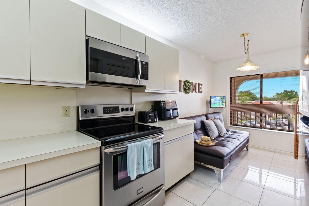 5380 Cedar Lake Drive, Unit 304, Boynton Beach, FL 33437 Photo