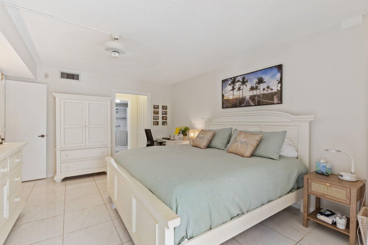 5380 Cedar Lake Drive, Unit 304, Boynton Beach, FL 33437 Photo