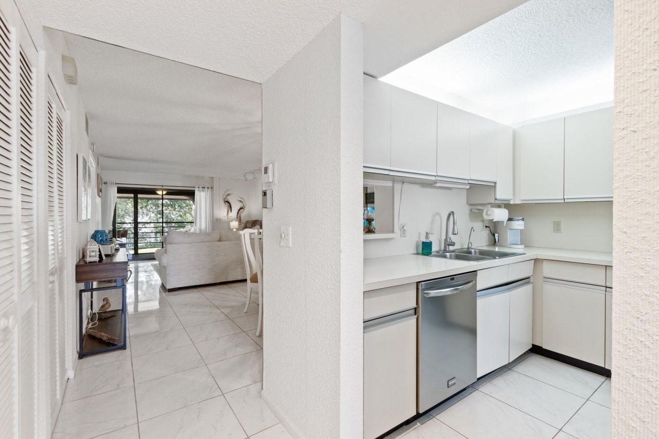 5380 Cedar Lake Drive, Unit 304, Boynton Beach, FL 33437 Photo
