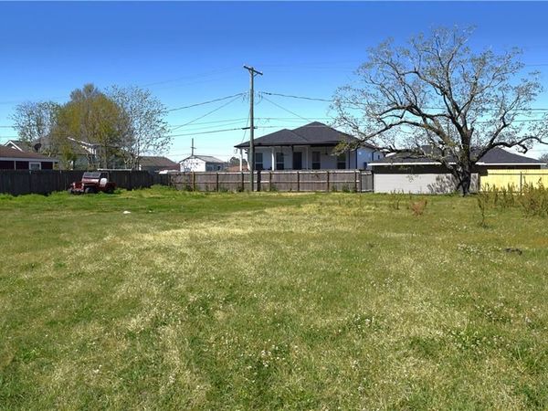 70 PACKENHAM Avenue, Chalmette, LA 70043