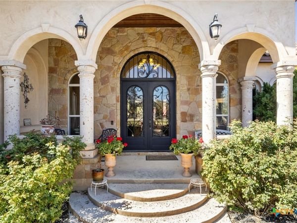 220 Gabriel Woods Drive, Georgetown, TX 78633